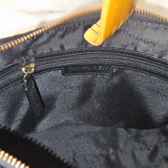 Calvin Klein Leather Pebbled Leather Bag with Gold Chain and Flat Black Leather - Picture 7 of 7